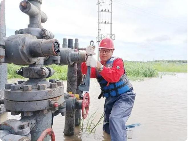 險(xiǎn)不除、人不休，水不降、人不退！大慶油田朝陽(yáng)溝油田全力迎戰(zhàn)防汛“大考”